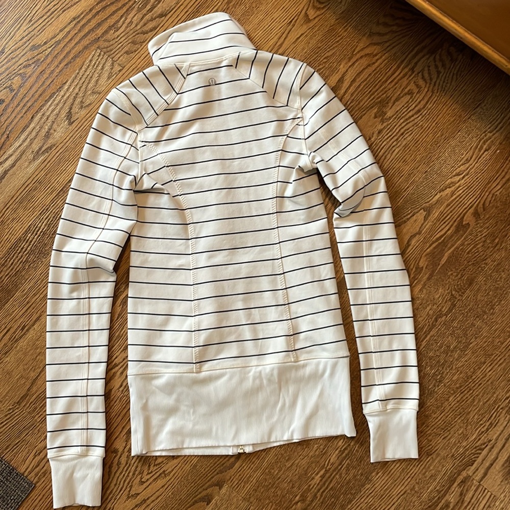 EUC Lululemon Nice Asana Jacket Slalom Stripe Angel Wing / Angel Wing, Sz 0 - Picture 6 of 8